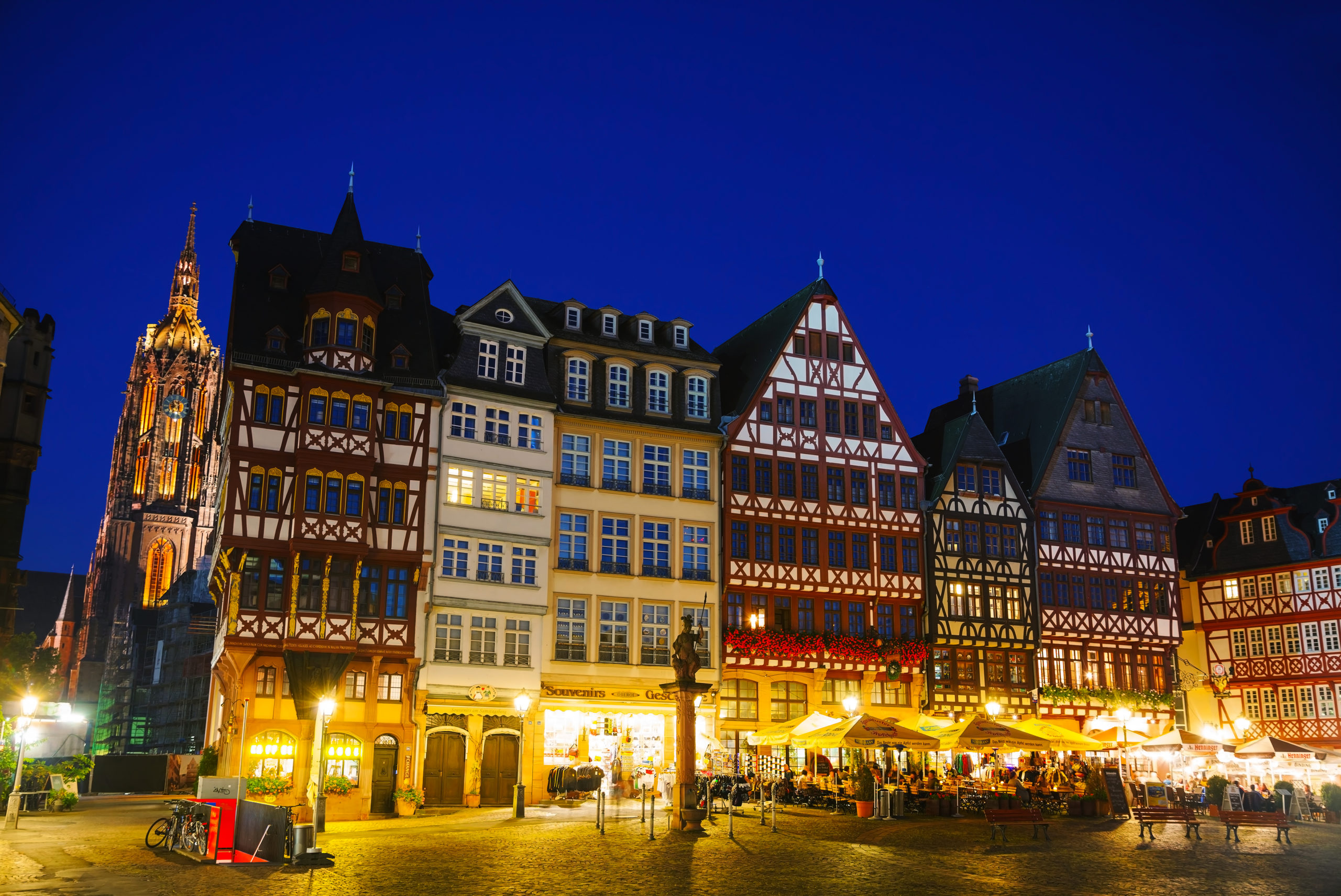 Frankfurt is such a beautiful city to explore together as a couple.