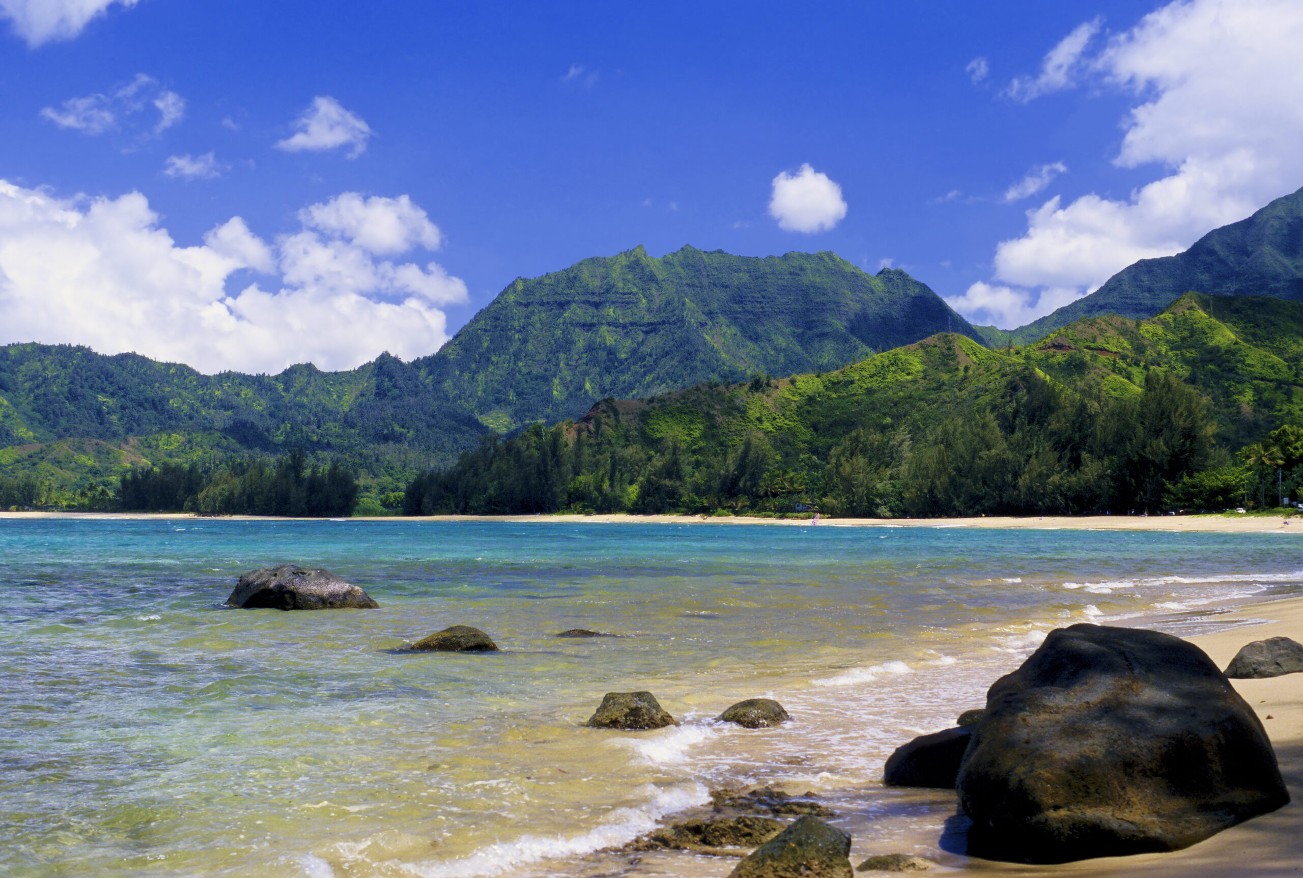 Things to Do and See in Kauai During Your Next Romantic Vacation - Hanalei Bay